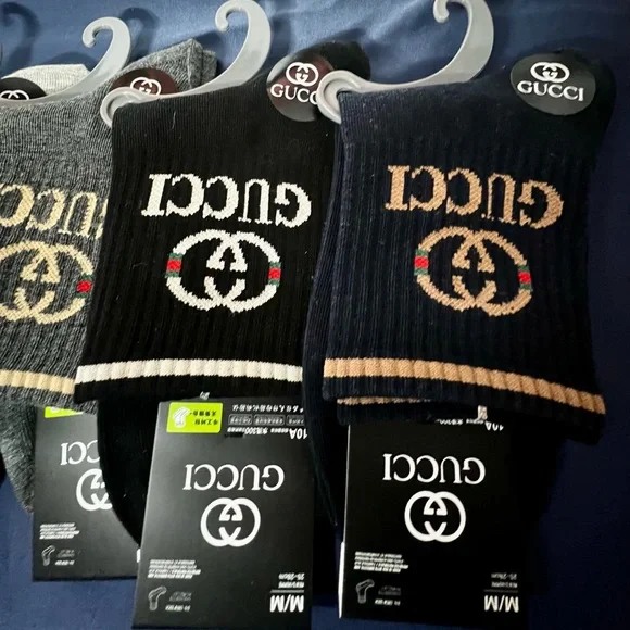 5 Pairs GG Crew Socks in Black, Gray & Cream with Red Accent - Picture 3 of 6